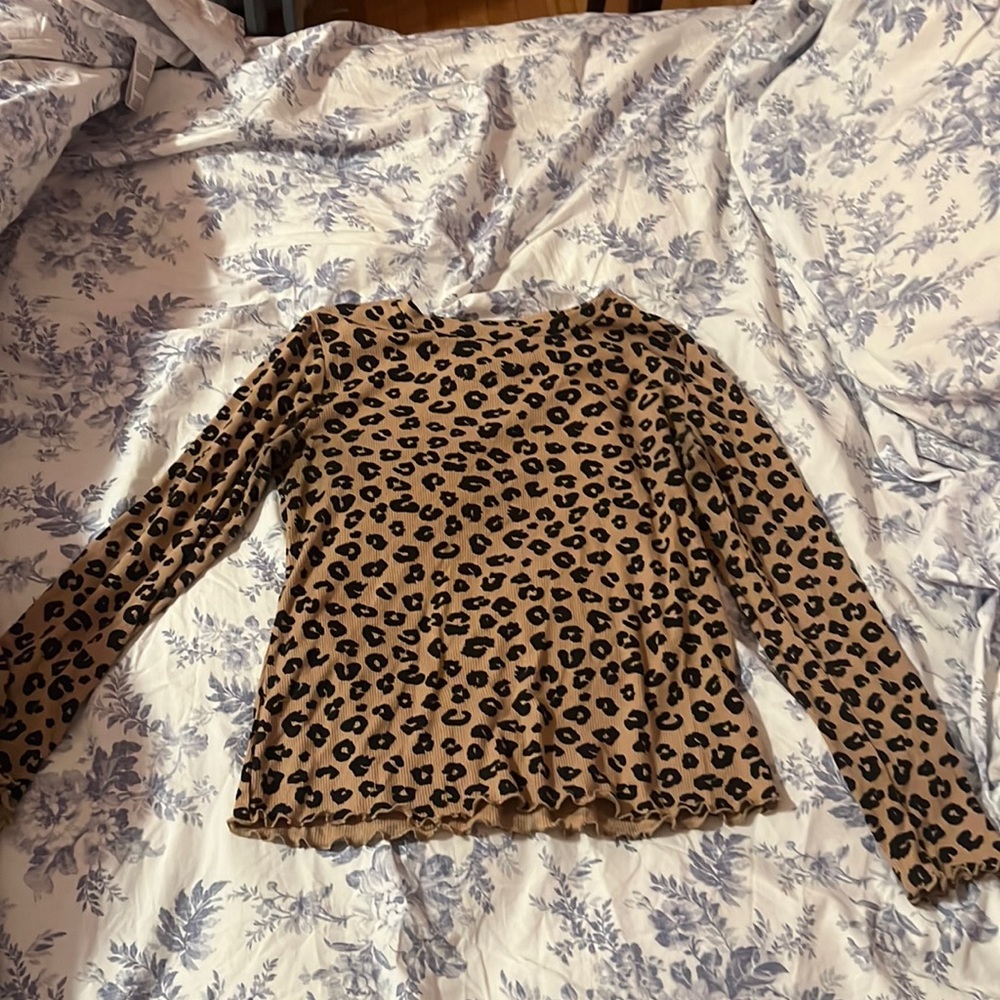 An amazing shirt! Love it, doesn’t make you look fat at all!!